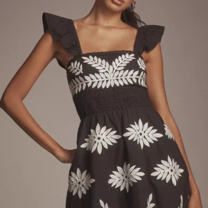 Mini Vestido Bordado con Tirantes de Volantes