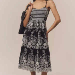 Vestido Midi con Escote Corazón y Volantes