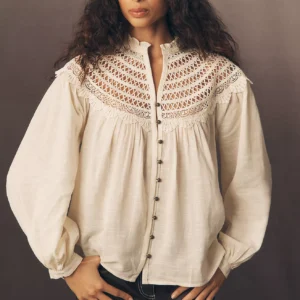 Blusa Blanca con Encaje y Botones al Frente