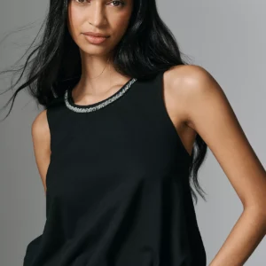 Top Maeve con Detalles Decorativos y Dobladillo con Volumen - Negra