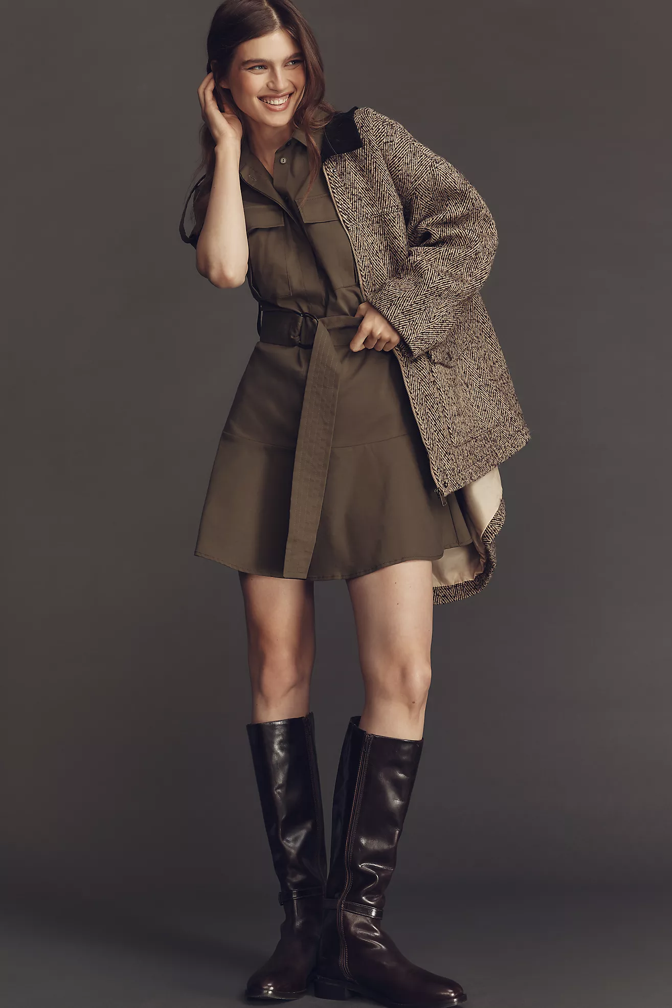 Vestido Corto Tipo Camisa con Cinturón - Imagen 2