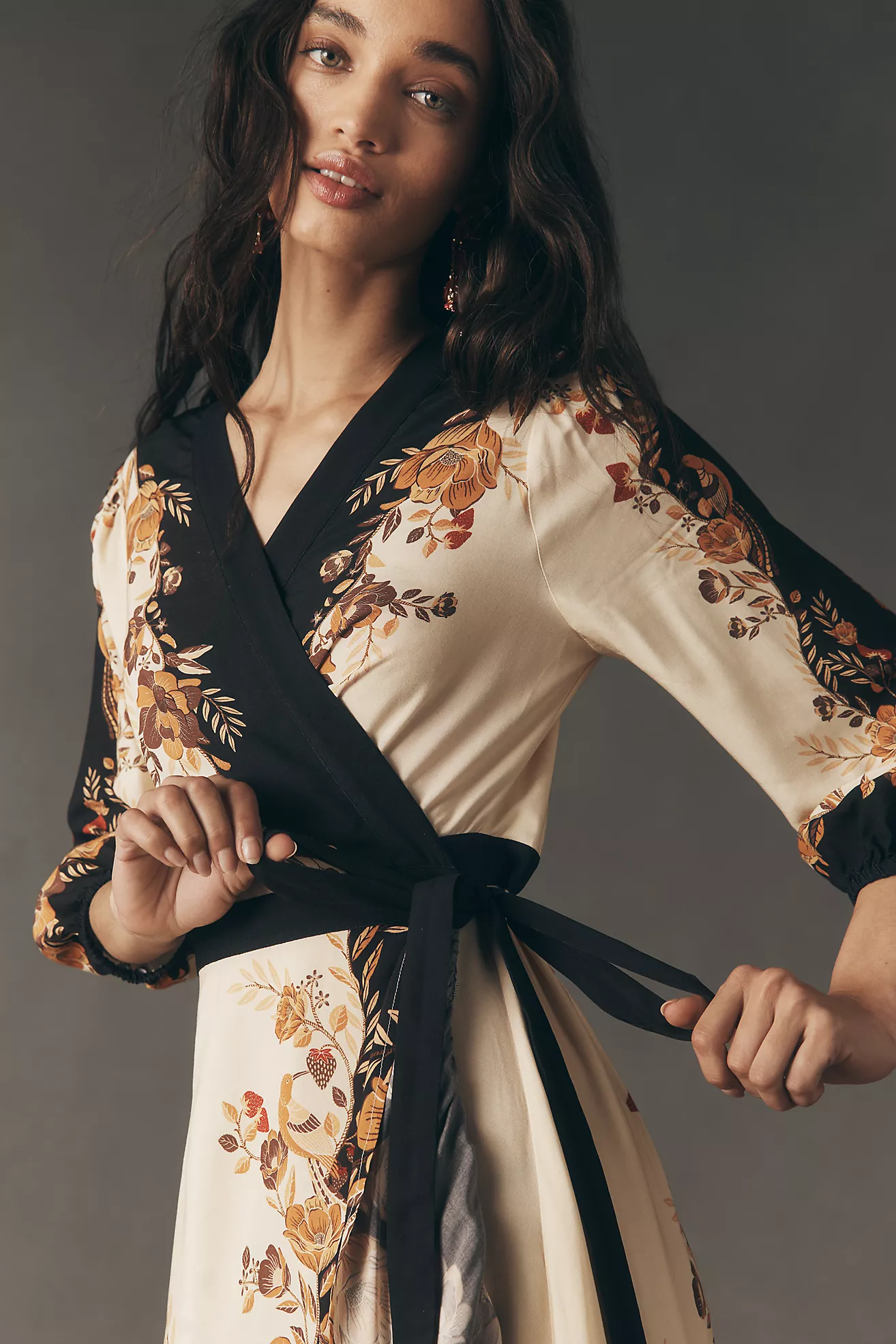 Vestido Midi Cruzado Floral de Manga Larga — FARM Rio - Imagen 3