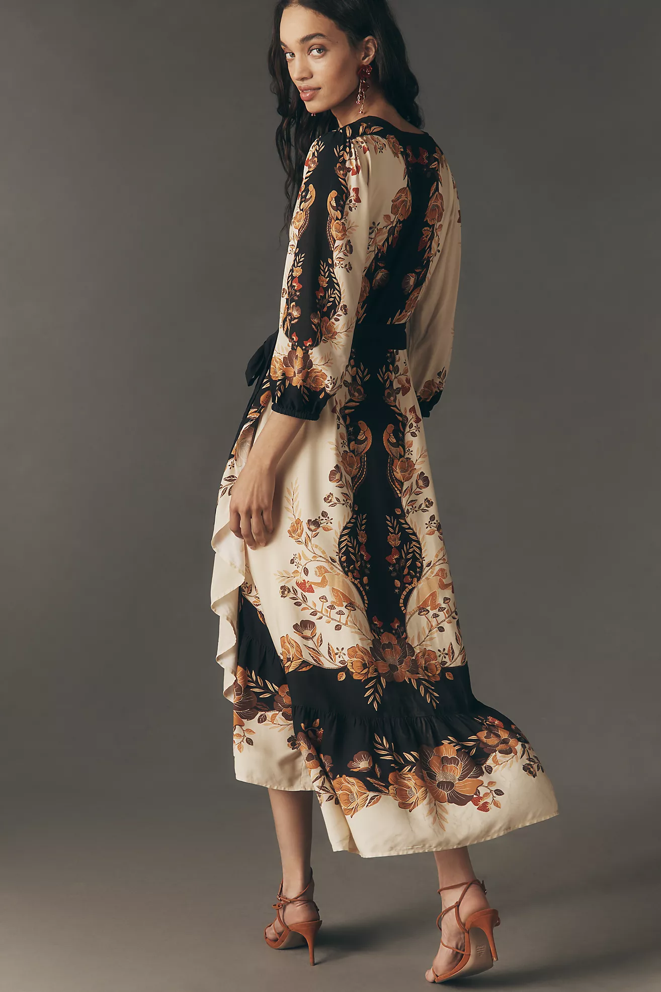 Vestido Midi Cruzado Floral de Manga Larga — FARM Rio - Imagen 4