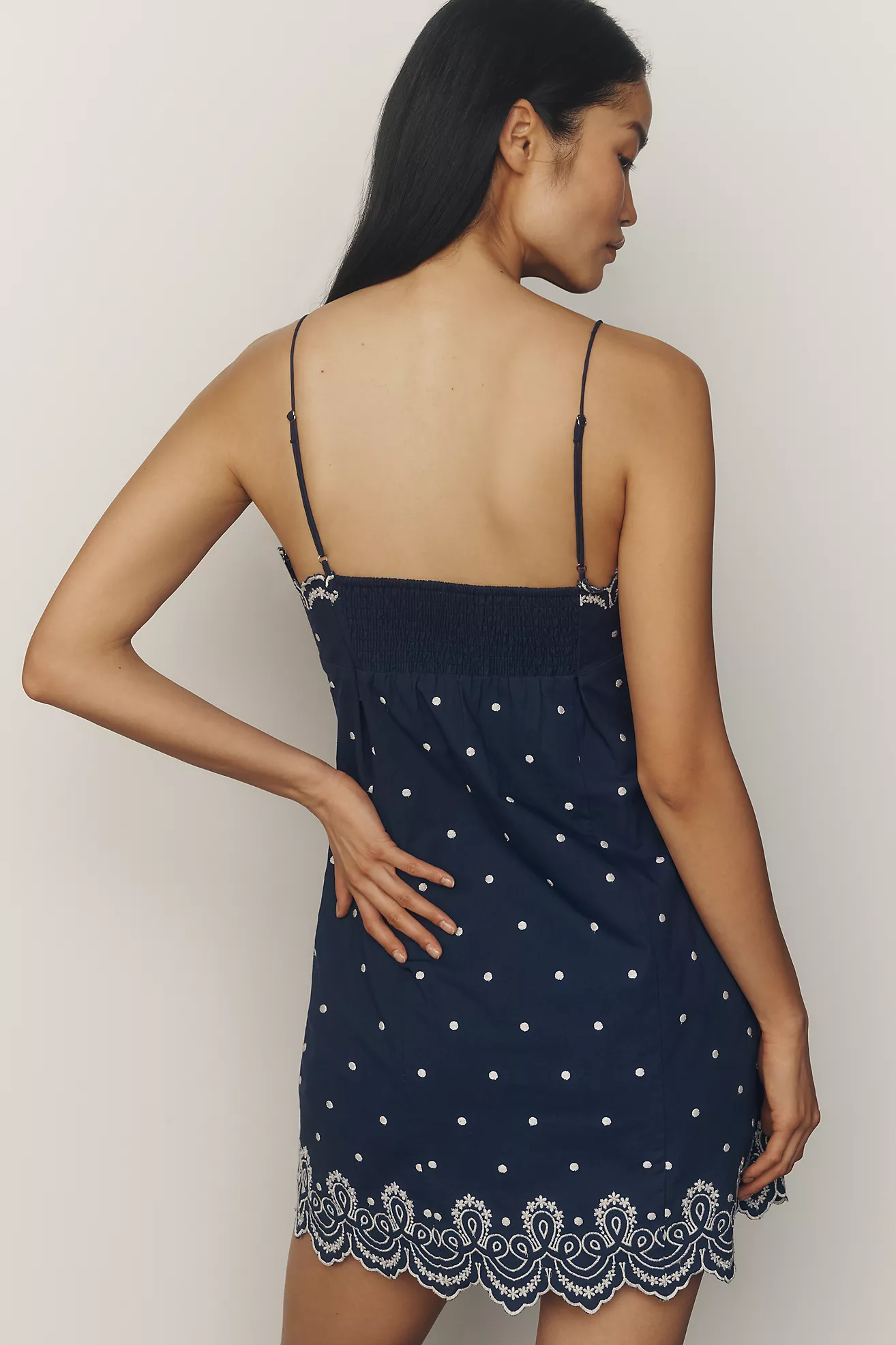 Vestido Maeve Bordado con Tirantes Finos - Imagen 3